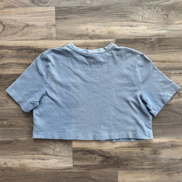 Varley | Bexley Cropped Perforated Front Pocket T-Shirt - Picture 4 of 4